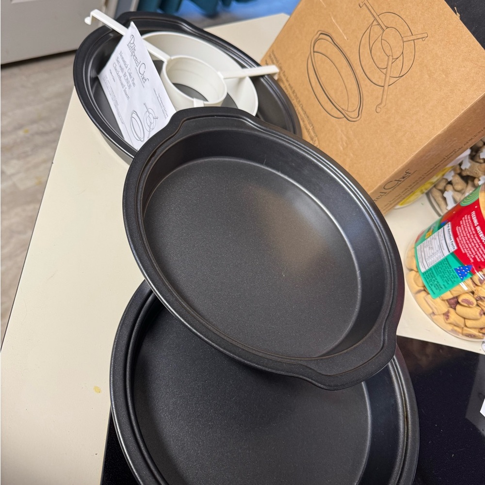 Pampered Chef Cake Pan Set with Bonus Checkerboard Insert - Picture 2 of 5